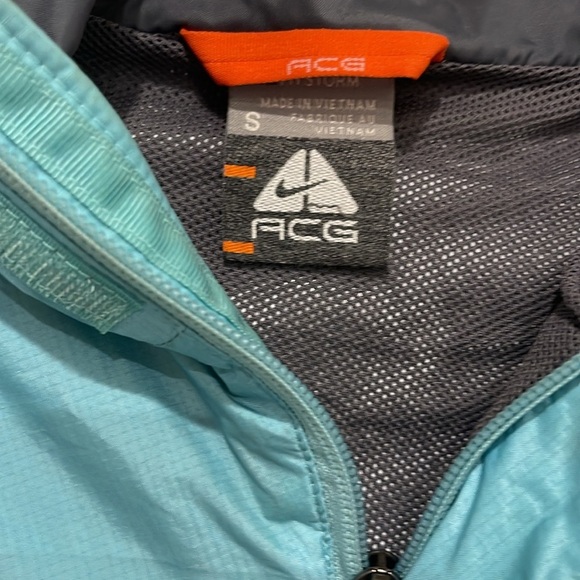 Women's Nike ACG Storm Windbreaker Jacket - Picture 2 of 6